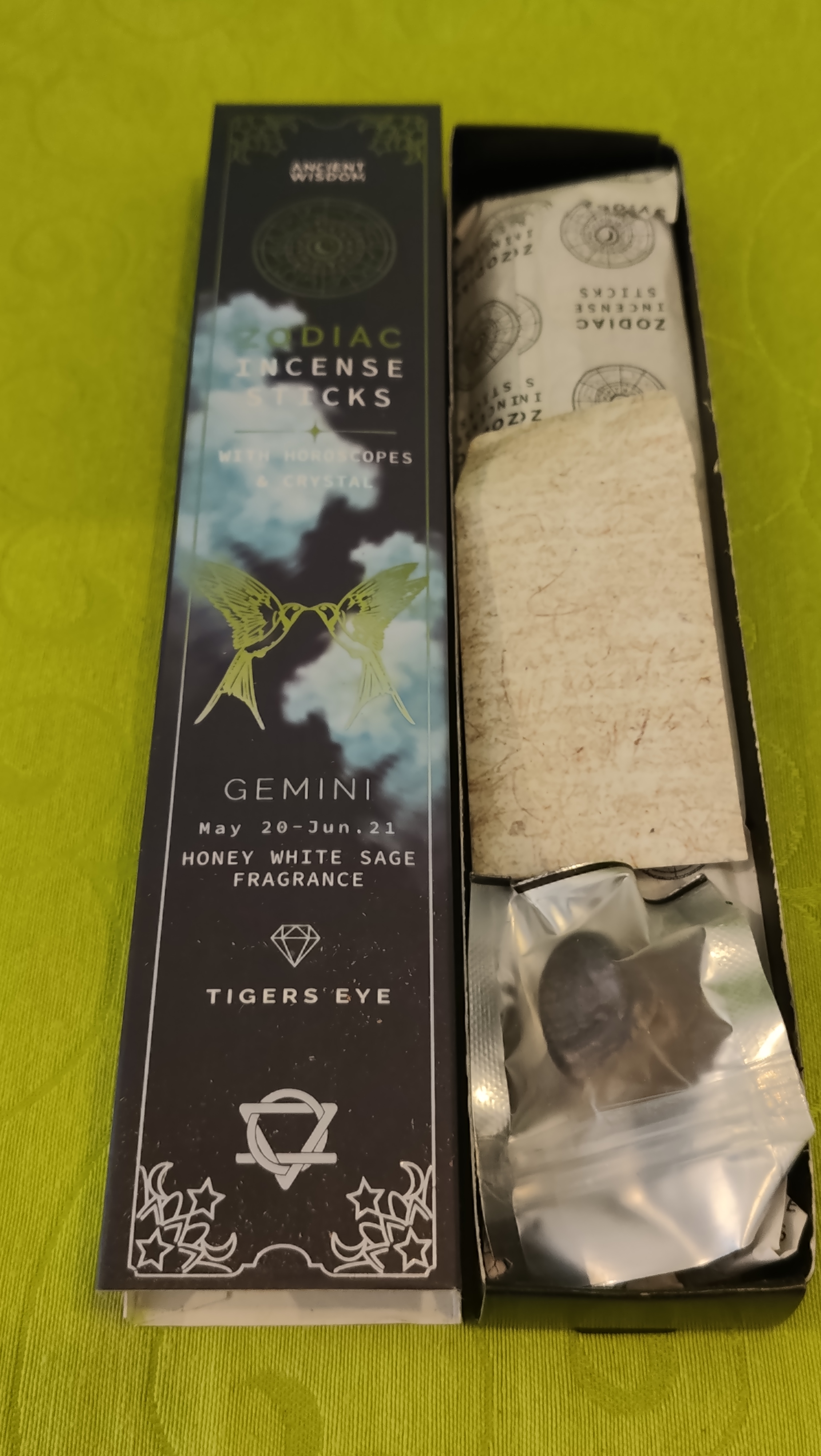 (imagem de) Incenso do Zodíaco Gémeos (Mel & Sálvia) + Cristal Olho de Tigre