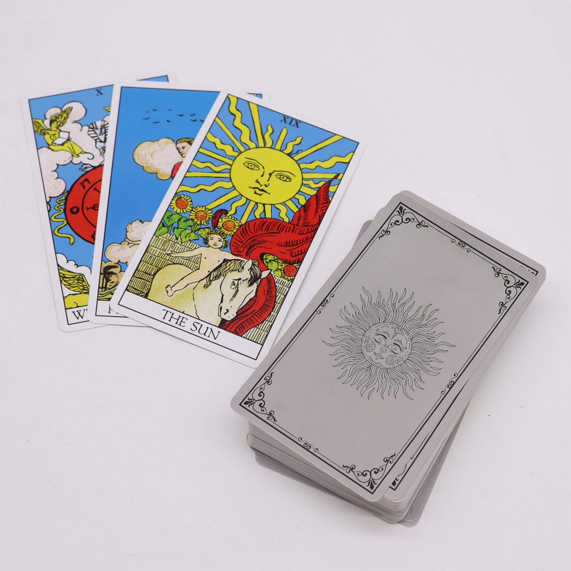 (imagem de) Cartas de Tarot com Livro Guia - Arcanos Tradicionais